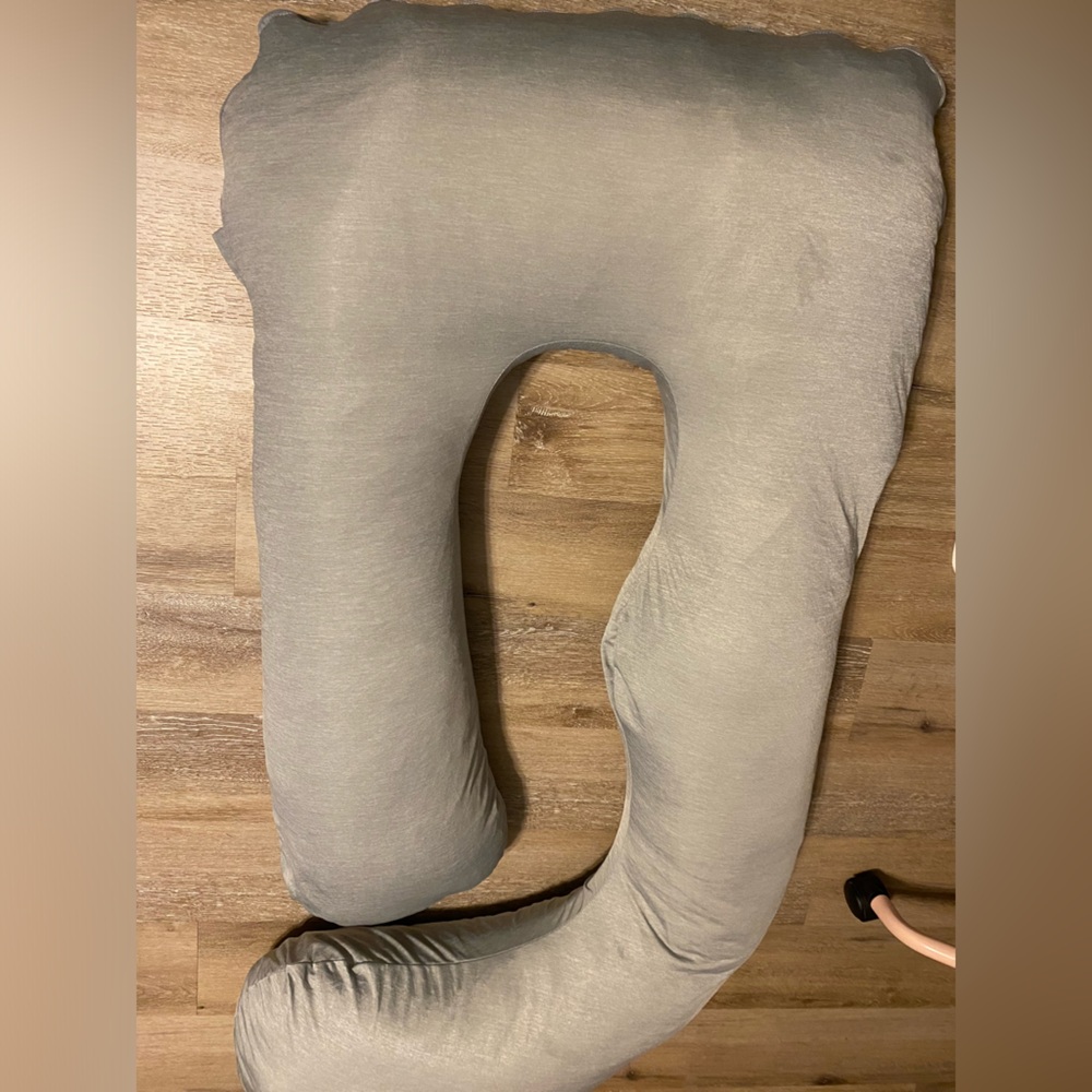 Victostar Pregnancy Pillow. Used 1 time. Clean. No stains